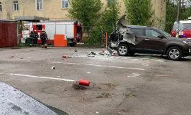 FOTO // Incident straniu lângă Moscova: Un lansator antitanc suedez a explodat în portbagajul unei mașini parcate